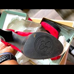 Jessica Simpson heels preloved smoke free home